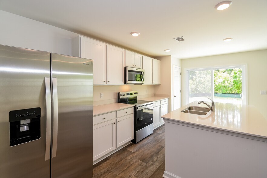 Building Photo - 5 Striker Rd