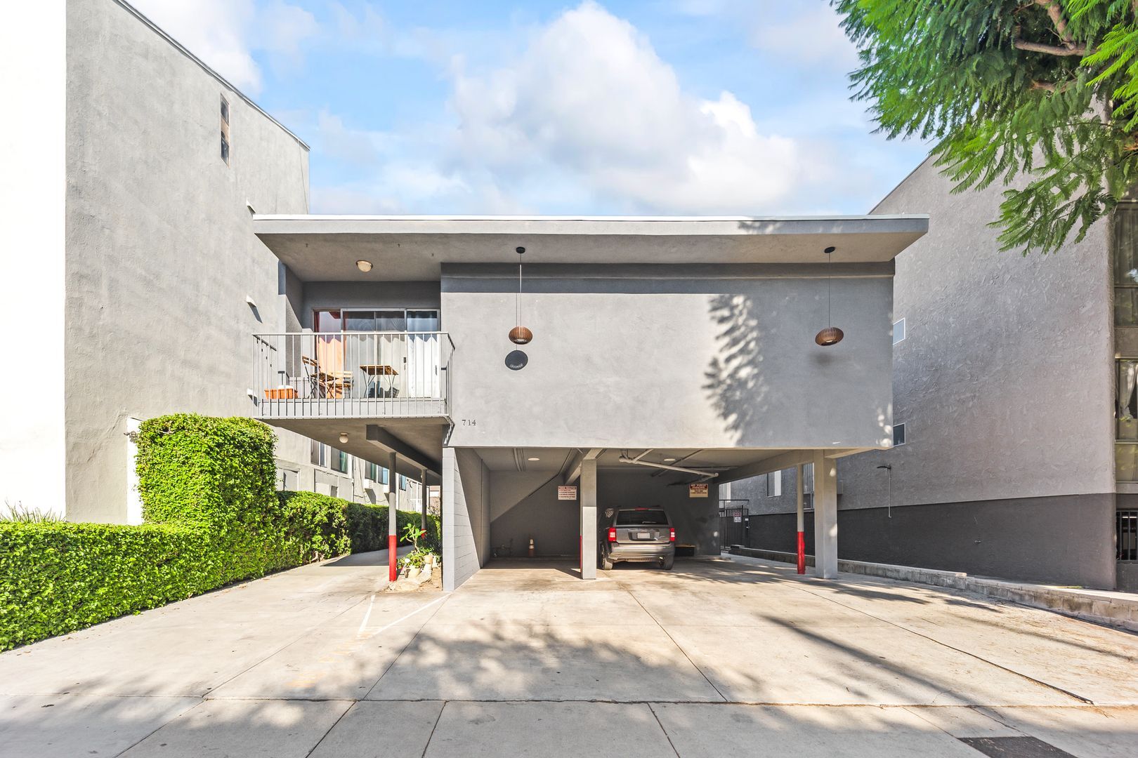 Building Photo - 714 W Knoll Dr