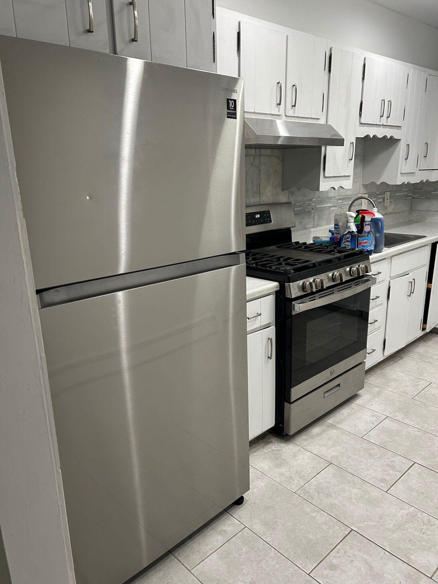 Building Photo - 805 Broadway