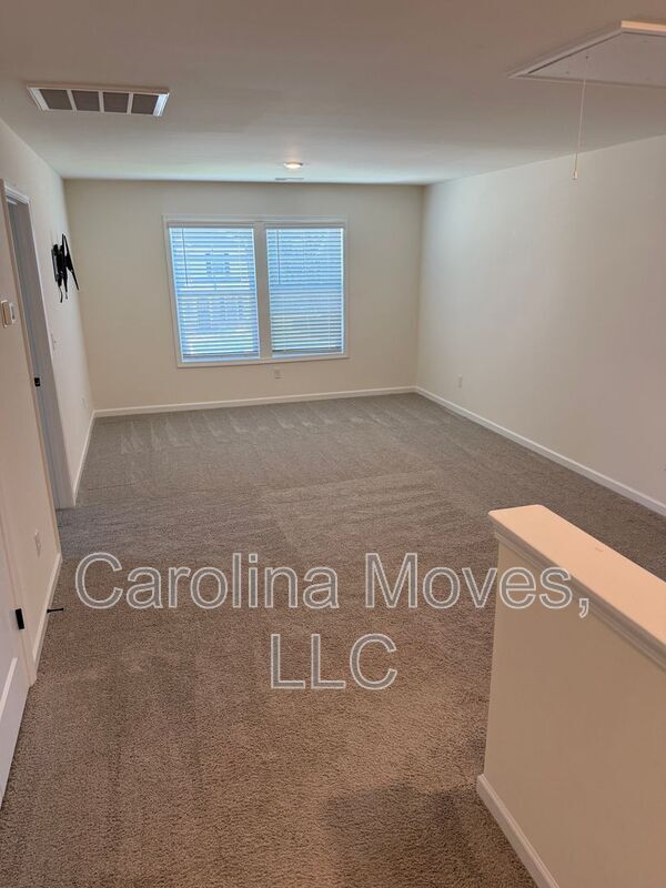 Building Photo - 903A Gibbons Street
