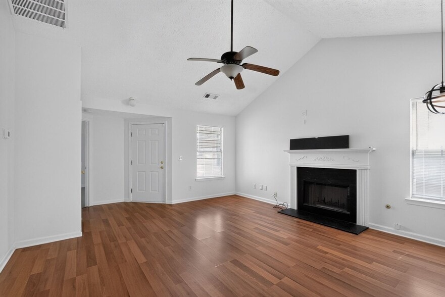 Building Photo - 327 Autumn Lake Dr