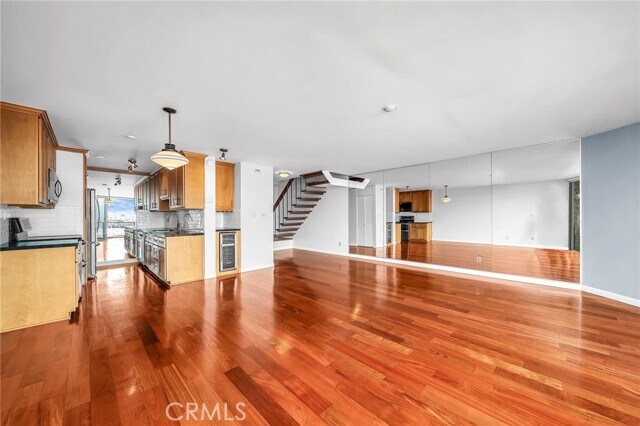 Building Photo - 531 Esplanade