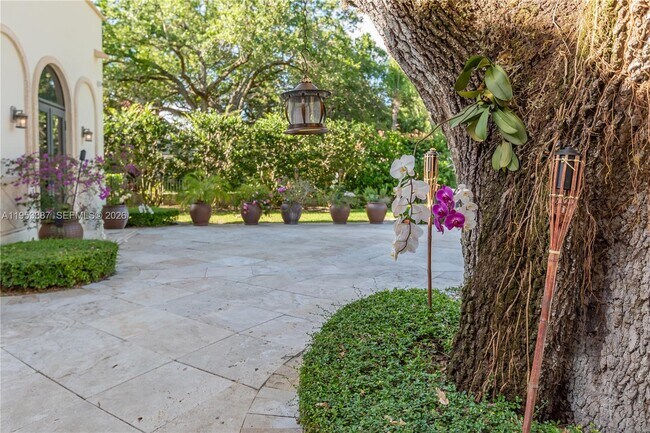 Building Photo - 9801 SW 60th Ct