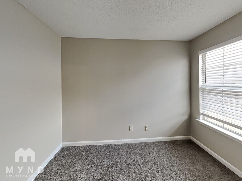 Building Photo - 7732 Parkmont Dr