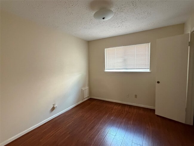 Building Photo - 2535 Coopers Post Ln