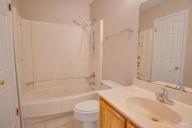 Building Photo - 3050 Belle Meade Dr