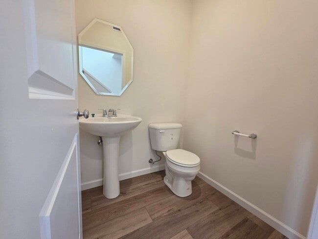 Building Photo - 5919 Hawkweed Dr