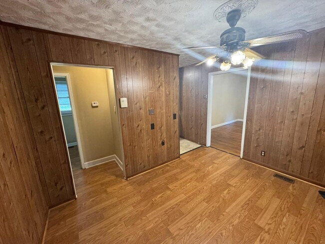 Building Photo - 3744 Greenway Pl