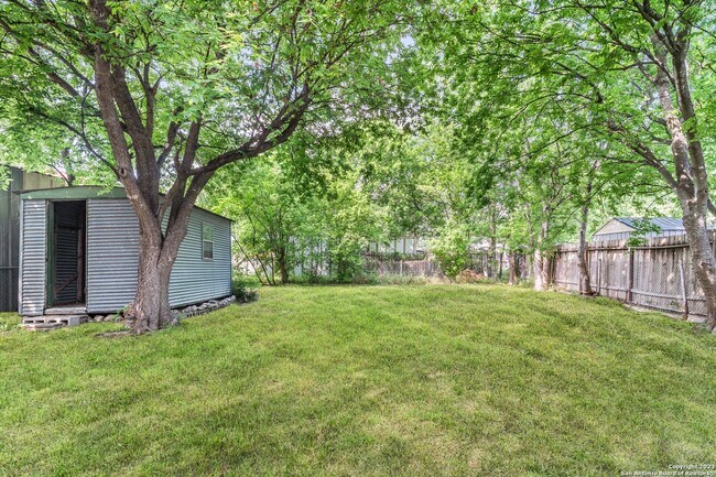 Building Photo - 327 E Whittier St