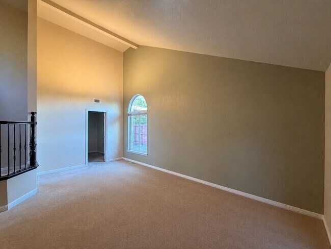 Building Photo - 742 Rambleton Dr