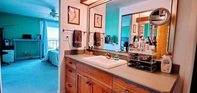 Building Photo - "Charming 1-Bedroom Oasis in the Heart of Jersey City – Your Perfect Urban Retreat!"