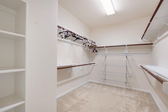 Building Photo - 24922 Clover Ranch Dr