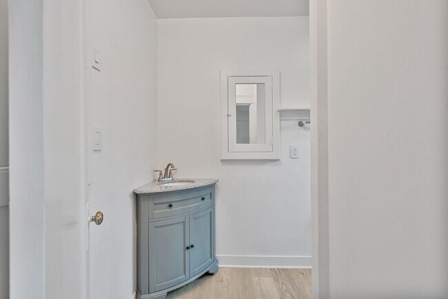 Building Photo - Beautifully Remodeled Home