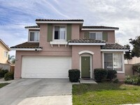 Building Photo - Large 4 bed 2.4 bath home for rent