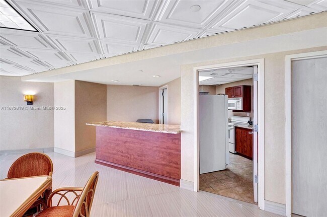 Building Photo - 16485 Collins Ave