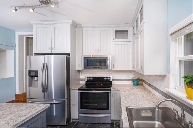 Building Photo - 144 Menendez Rd