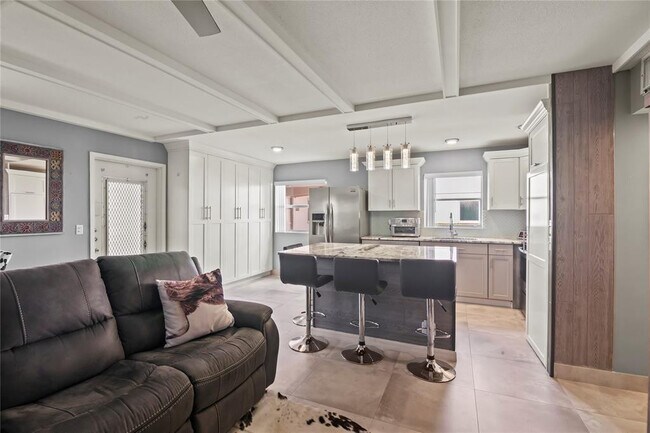 Building Photo - 352 Saxony Trail