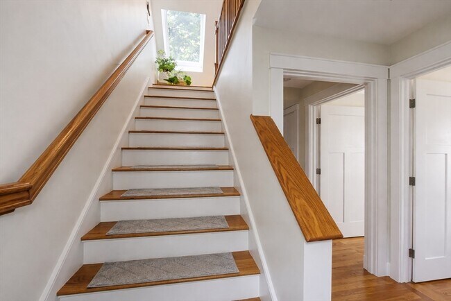 Building Photo - 27 Marcella St