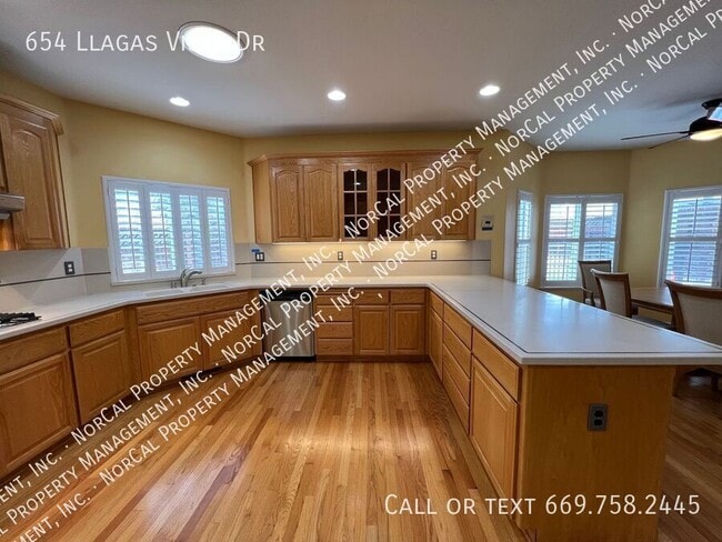 Building Photo - 654 Llagas Vista Dr