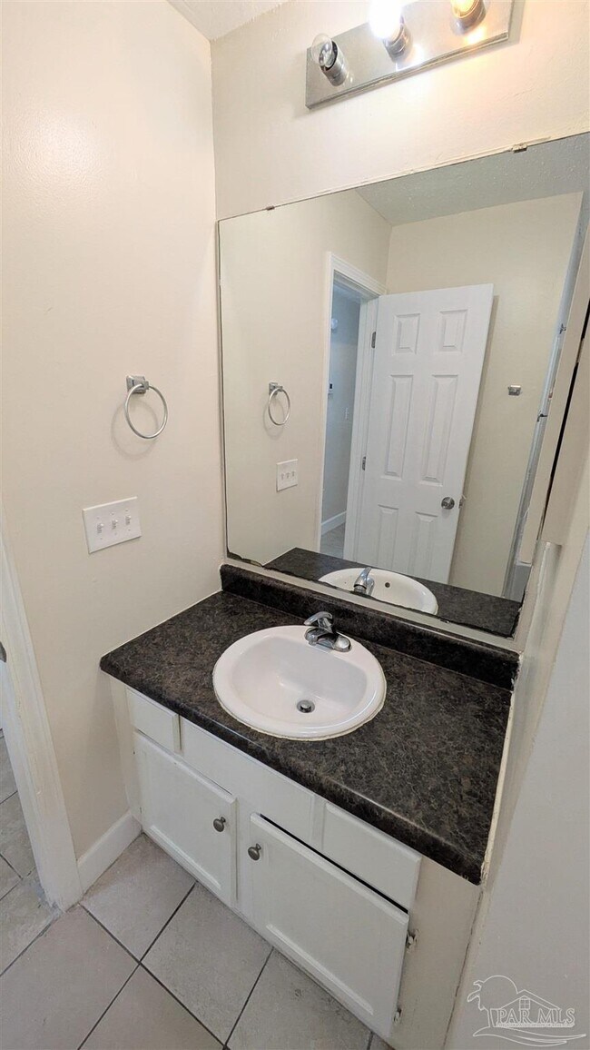 Building Photo - 8264 Continental Dr