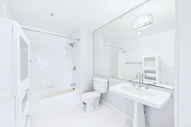 Building Photo - 2BR/2BA Corner Condo w/ Parking | Post International – Lower Pacific Heights