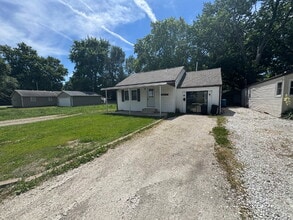 Building Photo - Charming 3-Bedroom Haven in Springfield with Spacious Living!