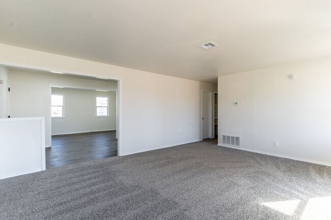 Building Photo - 4309 SE 40th St