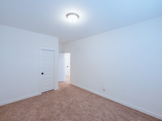 Building Photo - 4104 Willow Grove Ave