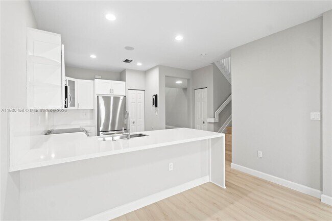 Building Photo - 10761 NW 75th St