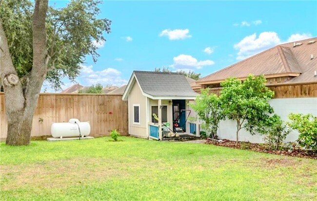 Building Photo - 2513 Kings Dr