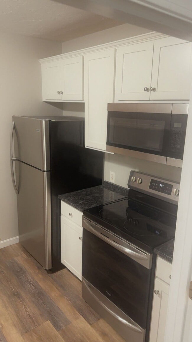 Building Photo - 240 S Main St