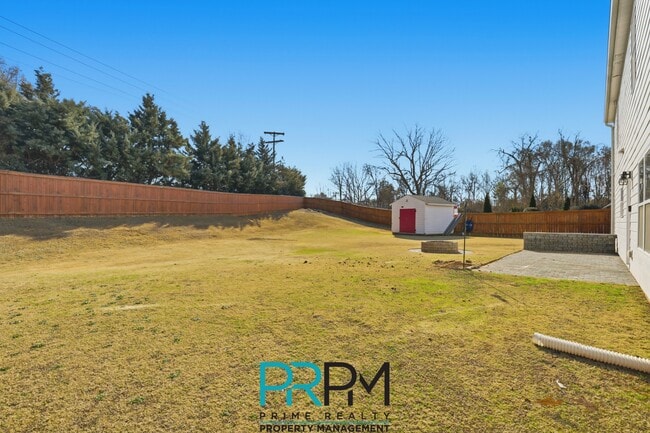 Building Photo - 413 Graypointe Dr