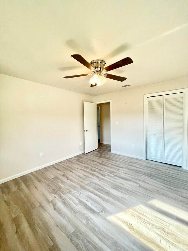 Building Photo - 3025 Briarwood Ln