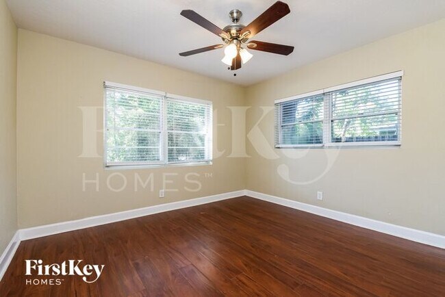 Building Photo - 630 N Lakemont Ave