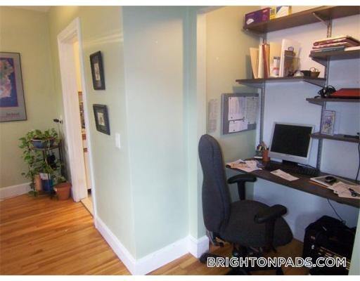 Building Photo - 97 Strathmore Rd