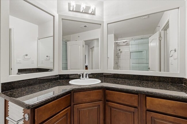 Building Photo - $1,650/mo – 2BR/1BA Condo in Northwest Austin with Stone Fireplace & Balcony