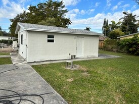Building Photo - 6700 SW 40th St