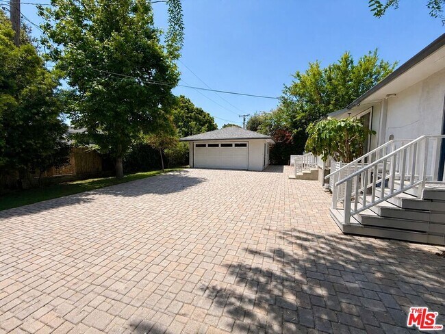 Building Photo - 1796 E Mendocino St