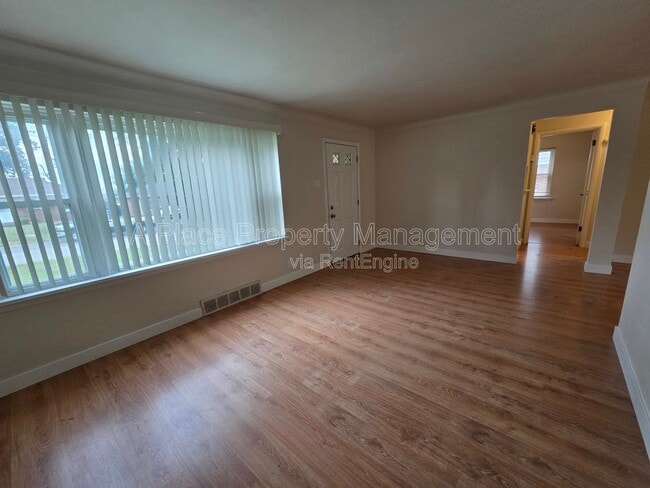 Building Photo - 204 Hawkesbury Dr