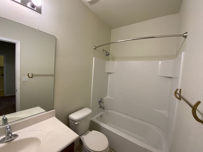 Building Photo - Beautiful 3 Bedroom Single Story Home Available Near Northern Blvd NW & Rainbow Blvd NE!