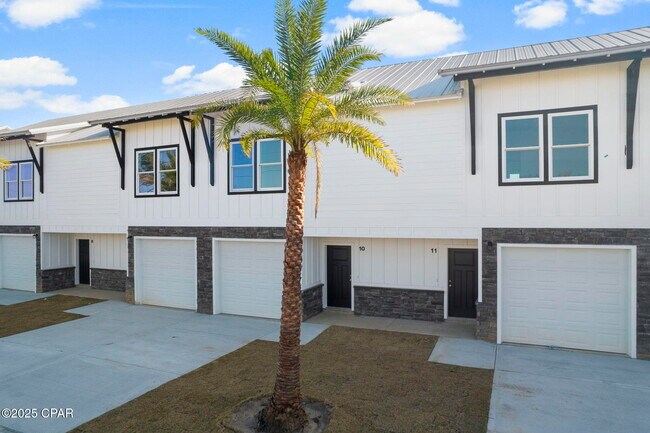 Building Photo - 7031 Patronis Dr