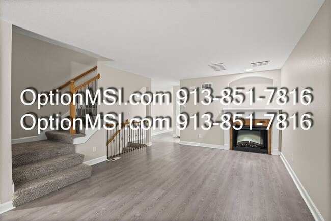 Building Photo - Townhome available in Piper schools