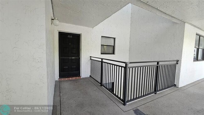 Building Photo - 16171 Blatt Blvd