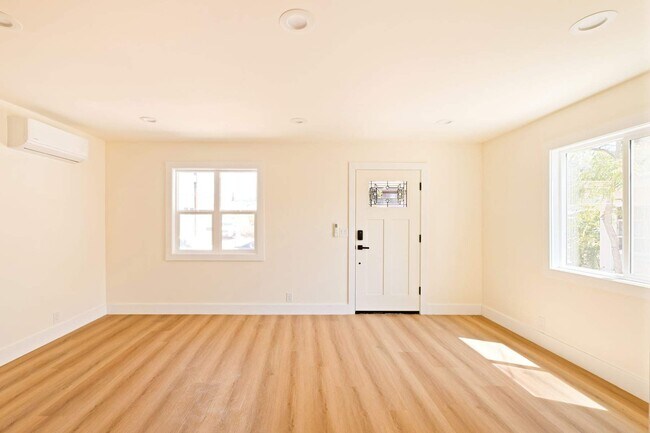 Building Photo - 342 S Ave 56