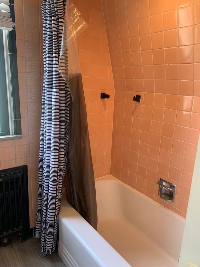 Building Photo - 3 Bedroom Single Family Home with Garage in Mount Washington!