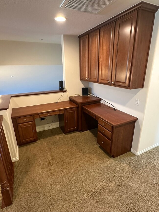 Building Photo - 16275 Summerset Street