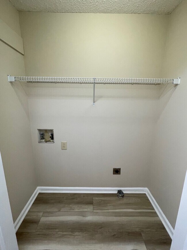 Building Photo - 10 Creekstone Ct