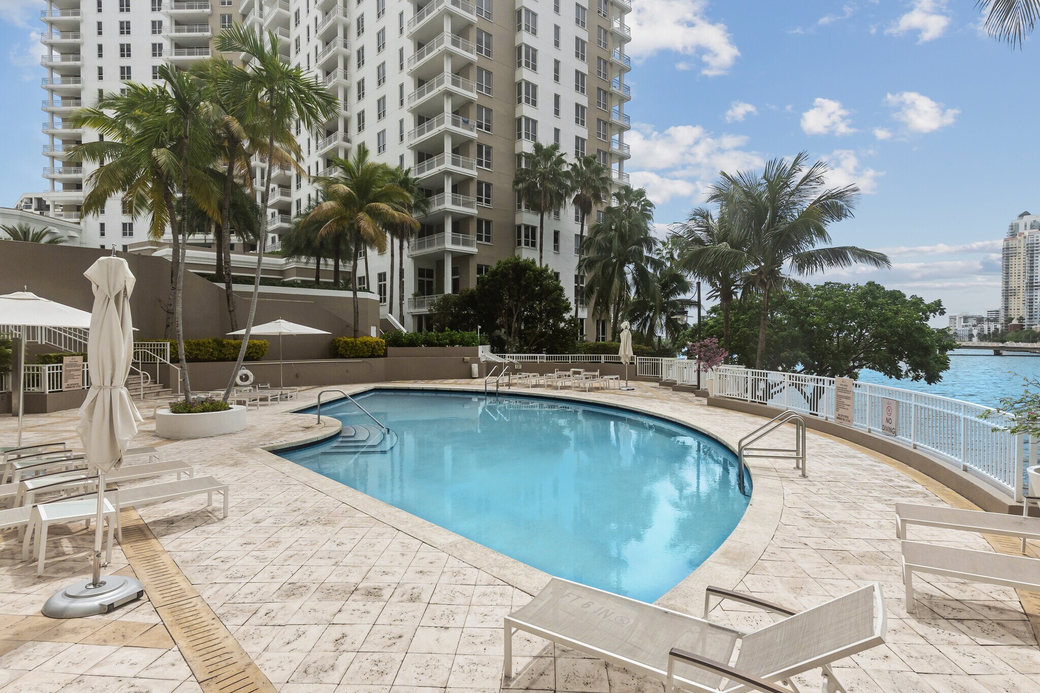 Building Photo - 801 Brickell Key Blvd