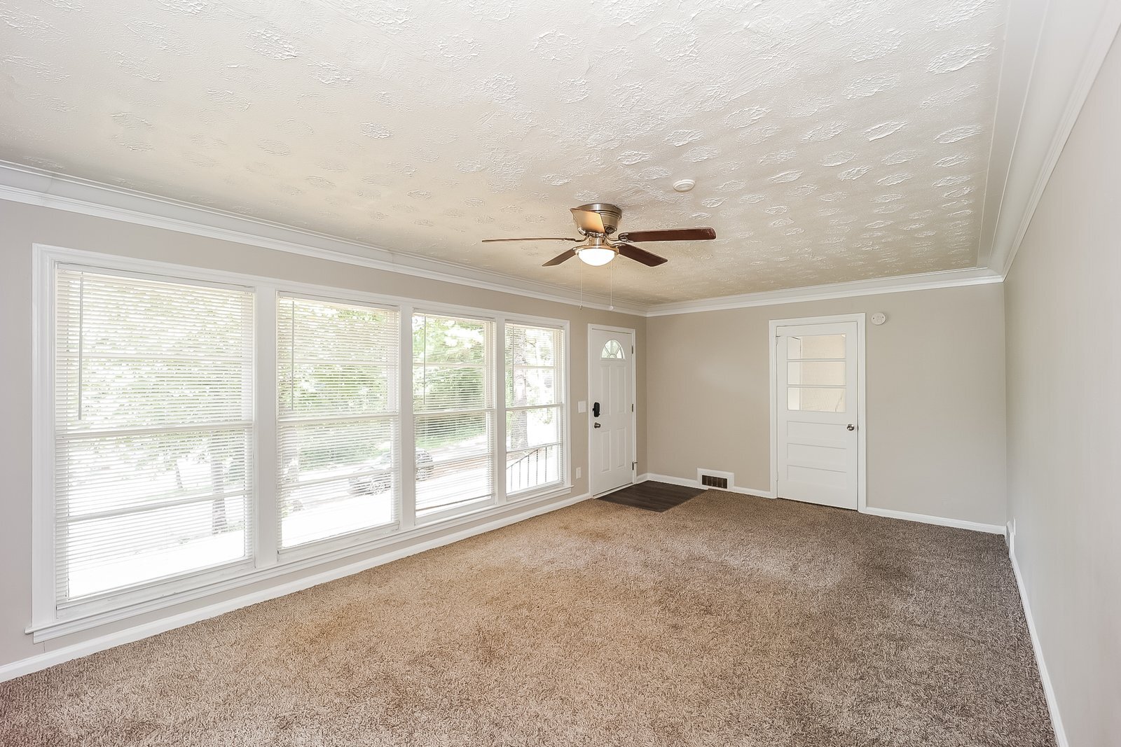 Building Photo - 3912 Mosley Dr