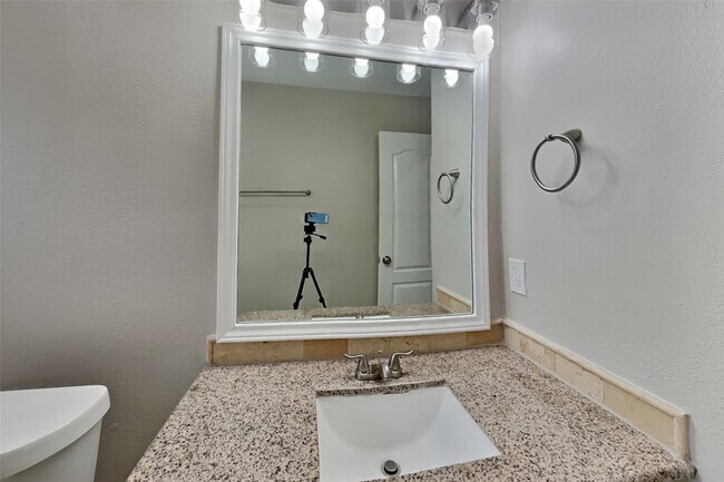 Building Photo - 16830 Needle Ridge Ct